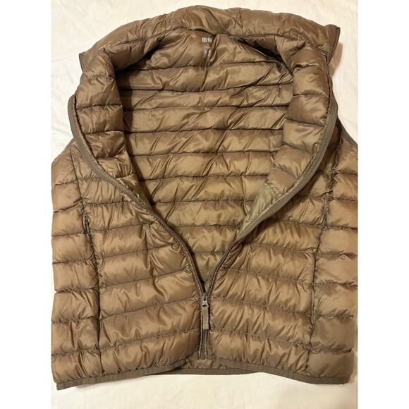 100% Down Puffer Vest by Uniqlo Ultra Light Women’s Small Puffer Vest EUC - Picture 3 of 7